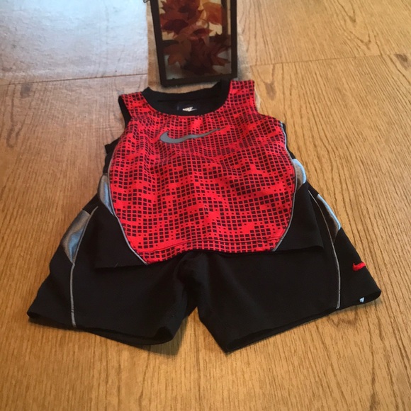 Bundle of 4 boys outfits - Picture 3 of 5